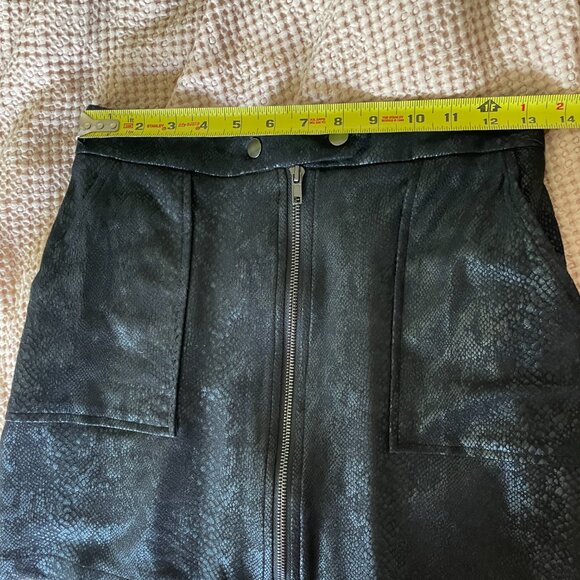 NWT Skies are Blue LA Black Snake Print Zip-up Miniskirt Size S - Picture 8 of 12